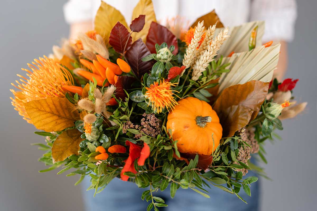 Simpson Meadows: Free Holiday Centerpiece Floral Arranging Workshop